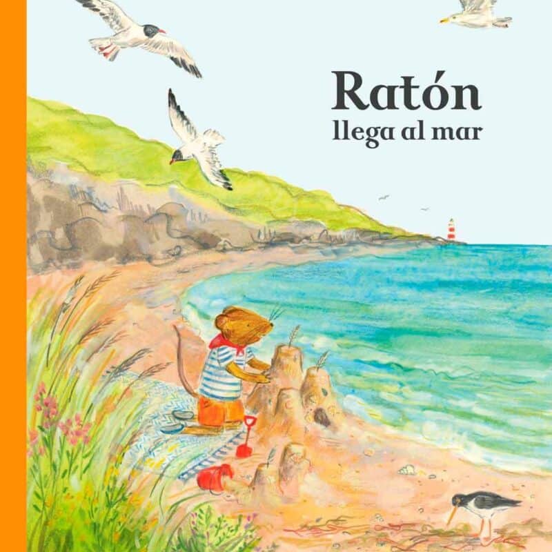 Portada del libro con la ilustración de un paisaje costero donde aparece el protagonista haciendo un castillo de arena